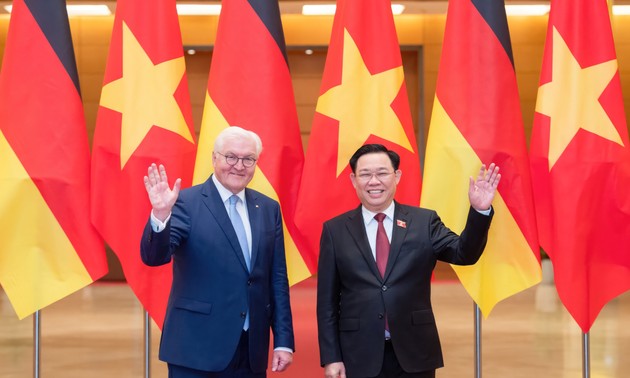 Ketua MN Vuong Dinh Hue Beraudiensi kepada Presiden Jerman, Frank-Walter Steinmeier