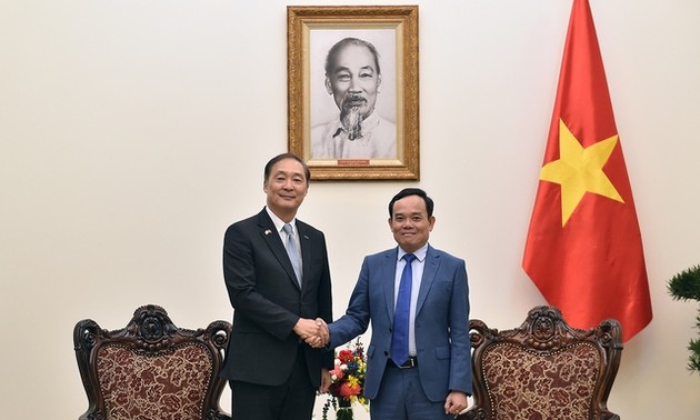 Deputi PM Vietnam, Tran Luu Quang Menerima Pimpinan KOICA dan Dana Perdamaian