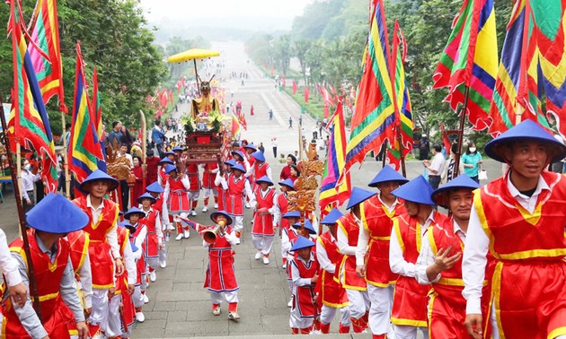 Perkenalan Bunga Ban dan Festival Tradisional di Vietnam