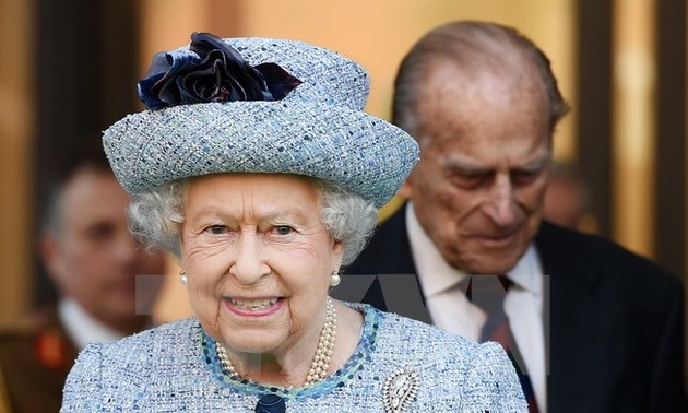 Queen unveils UK government agenda 