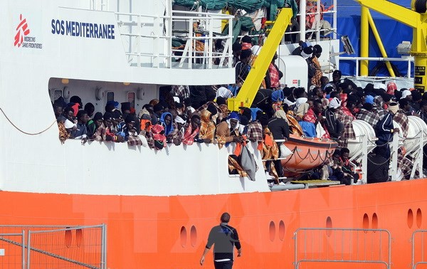 Migrant crisis: Italy begins Libya naval mission