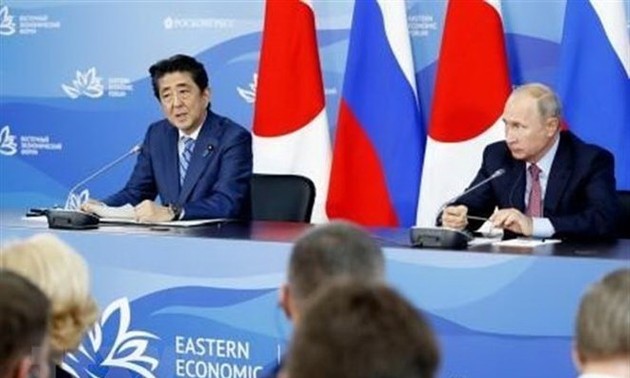 Russia, Japan to continue discussing peace treaty