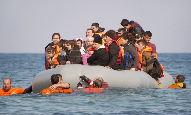 9 dead, 25 missing after migrant boat sinks off western Turkey