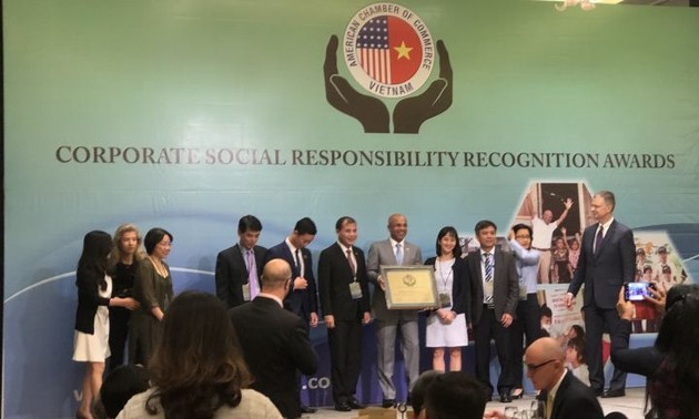 34 Vietnamese enterprises receive Amcharm CSR awards