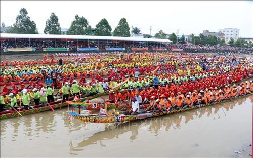Ngo boat races take place in Soc Trang province