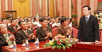 Президент Чыонг Тан Шанг принял руководителей 100 лучших кооперативов страны