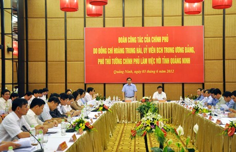 Вице-премьер Хоанг Чунг Хай провел рабочую встречу с властями Куангнинь