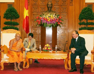 Вице-премьер СРВ Нгуен Суан Фук принял делегацию буддистов Королевства Камбоджа
