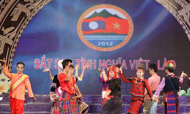 Дружественные встречи молодёжи Вьетнама и Лаоса 2012 года