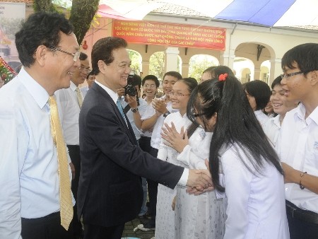 Нгуен Тан Зунг присутствовал на церемонии начала нового учебного года