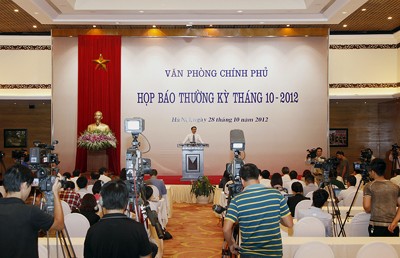 Октябрская очередная пресс-конференция вьетнамского правительства