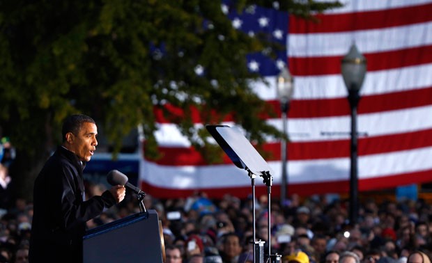 Барак Обама продолжает опережать Митта Ромни