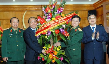 Нгуен Суан Фук посетил Народную прокуратуру и Центральный военный суд Вьетнама