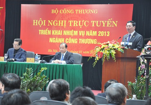 Конференция по выполнению задач отрасли промышленности и торговли на 2013 год