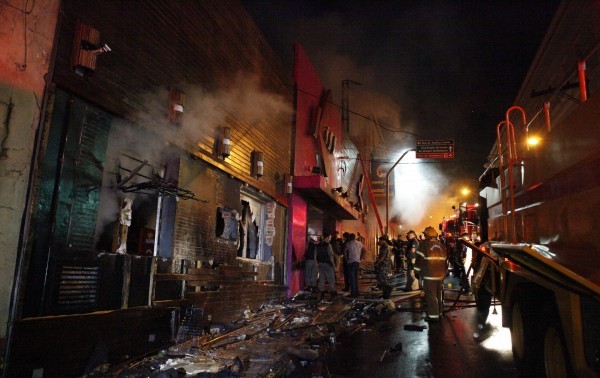 При пожаре в ночном клубе в Бразилии погибли более 200 человек