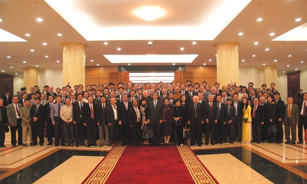 Секретариат ЦК КПВ провел встречу c интеллигентами и научными работниками страны