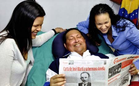 Венесуэла опубликовала первые после операции фотографии президента Уго Чавеса