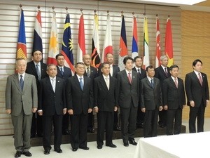 Вьетнам желает активизировать сотрудничество между АСЕАН и Японией