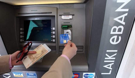 Республика Кипр продолжает закрывать все банки до 28 марта