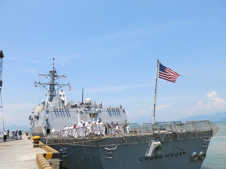 Корабль ВМС США зашел в данангский порт Тиенша