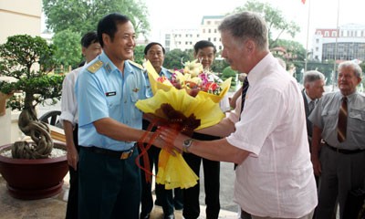 Командующий ВВС Вьетнама принял делегацию советских ветеранов войны