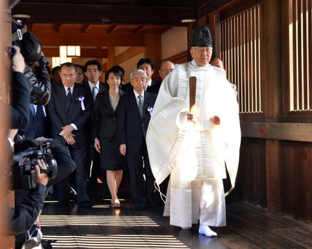 Китай выступил против посещения японскими парламентариями храма Ясукуни