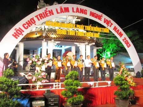 В городе Хюэ открылась выставка-ярмарка ремесленных деревень Вьетнама