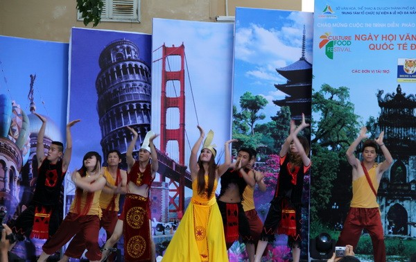 В Дананге проходят различные мероприятия, посвященные знаменательным датам страны