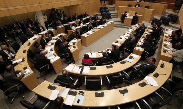 Парламент Кипра одобрил меморандум о финансовой помощи