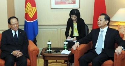 Новый министр иностранных дел КНР встретился с генеральным секретарем АСЕАН