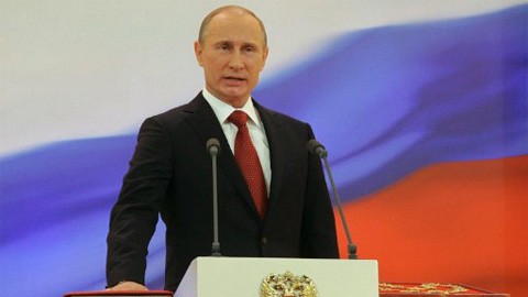 Россияне высоко оценивают Путина после года его президентства