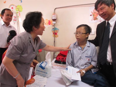 Вице-президент СРВ Нгуен Тхи Зоан навестила больных детей
