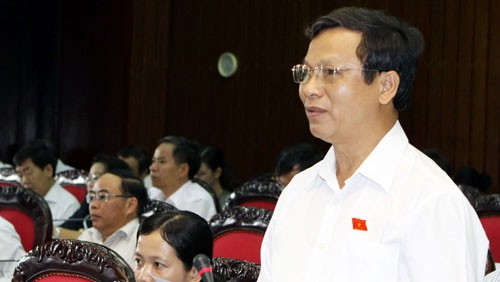 Вьетнамский парламент продолжает обсуждать проект исправленной Конституции страны