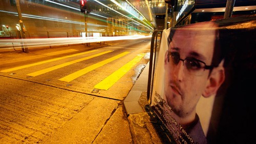 Эдвард Сноуден обратился к России с просьбой об убежище
