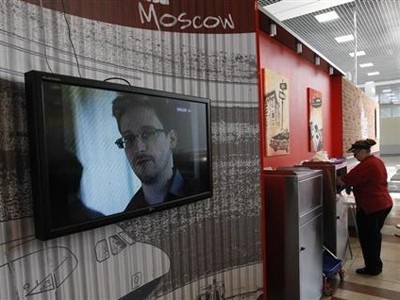 Эдвард Сноуден отозвал прошение о политическом убежище в России