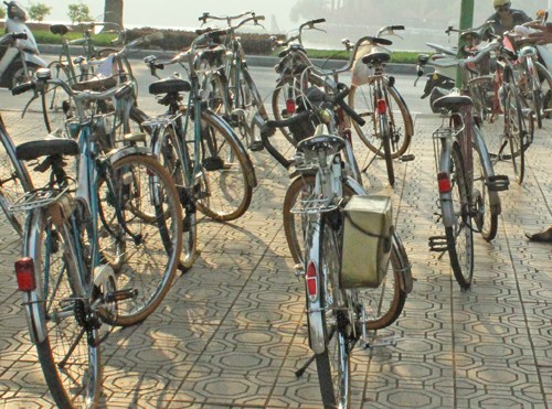 Увлечение старинными велосипедами и воспоминания о прошлом Ханоя