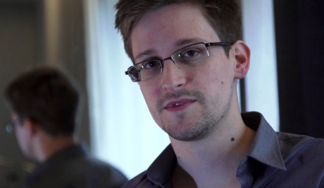 Эдвард Сноуден подал запрос о временном убежище на территории России