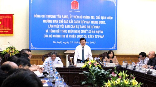 Президент Чыонг Тан Шанг провёл рабочую встречу с руководителями парторганизации Минюста СРВ