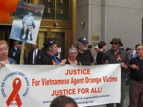 Неутомимая борьба за справедливость для вьетнамских жертв дефолианта «Эйджент-Оранж»