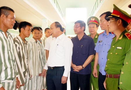 Нгуен Суан Фук проверил выполнение указа об объявлении амнистии заключённым в Ниньбине