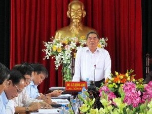 Член политбюро ЦК КПВ проверил выполнение партийных документов в Виньлонге