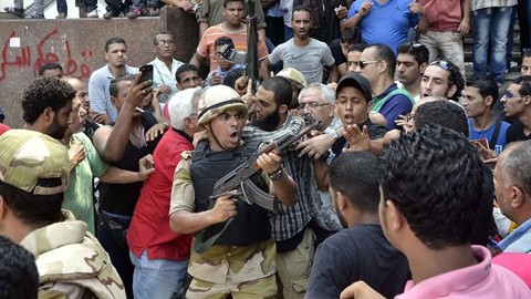 Евросоюз решил созвать экстренное заседание по Египту