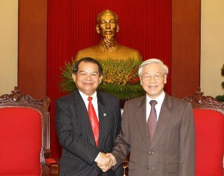 Генсек ЦК КПВ Нгуен Фу Чонг принял секретаря парткома города Вьентьяна