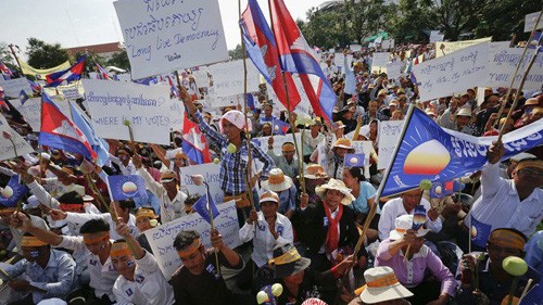 Камбоджийская оппозиция провела масштабную демонстрацию в Пномпене