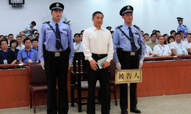 Китай: Бо Силай получил пожизненный срок за коррупцию