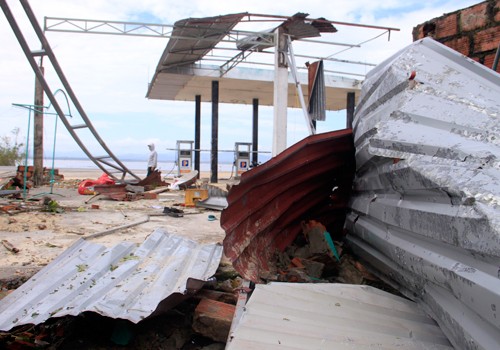 Во Вьетнаме продолжают оказывать помощь пострадавшим от тайфуна «Вутип»