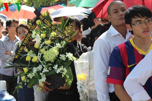 Жители Вьетнама выражают скорбь по генералу армии Во Нгуен Зяпу