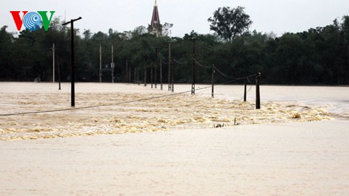 В провинциях Нгеан и Хатинь усиливаются меры по борьбе с тайфуном «Нари»