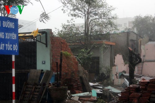 В Центральном Вьетнаме принимаются активные меры по ликвидации последствий тайфуна