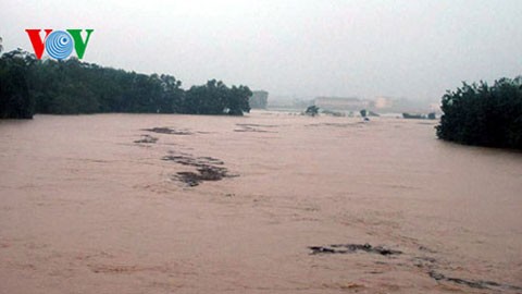 Выделено около 70 млрд донгов на помощь пострадавшим от наводнений в Центральном Вьетнаме